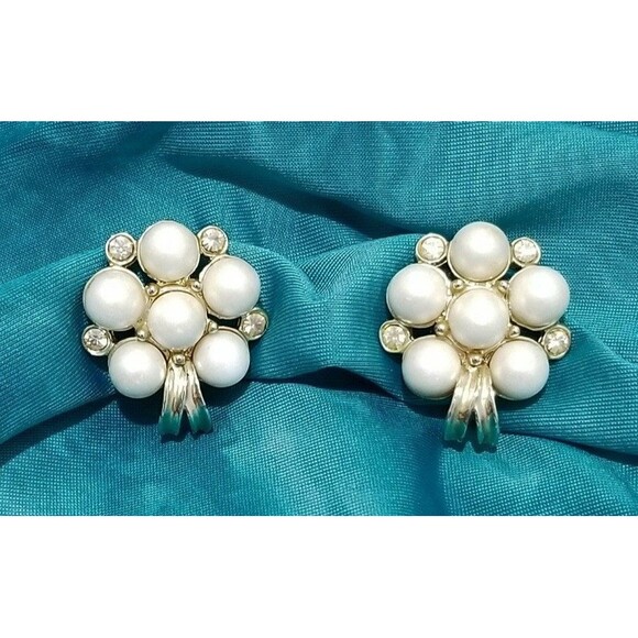 Sarah Coventry Pearl Earrings Royal Ballet Vintage Clip On 1961 Faux Pearl - Picture 2 of 7
